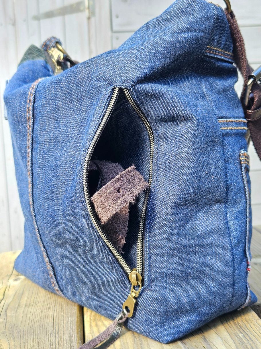 Denim crossbody bag Gabus81 Side detail of denim bag with corduroy panel and zip pocket, handmade design