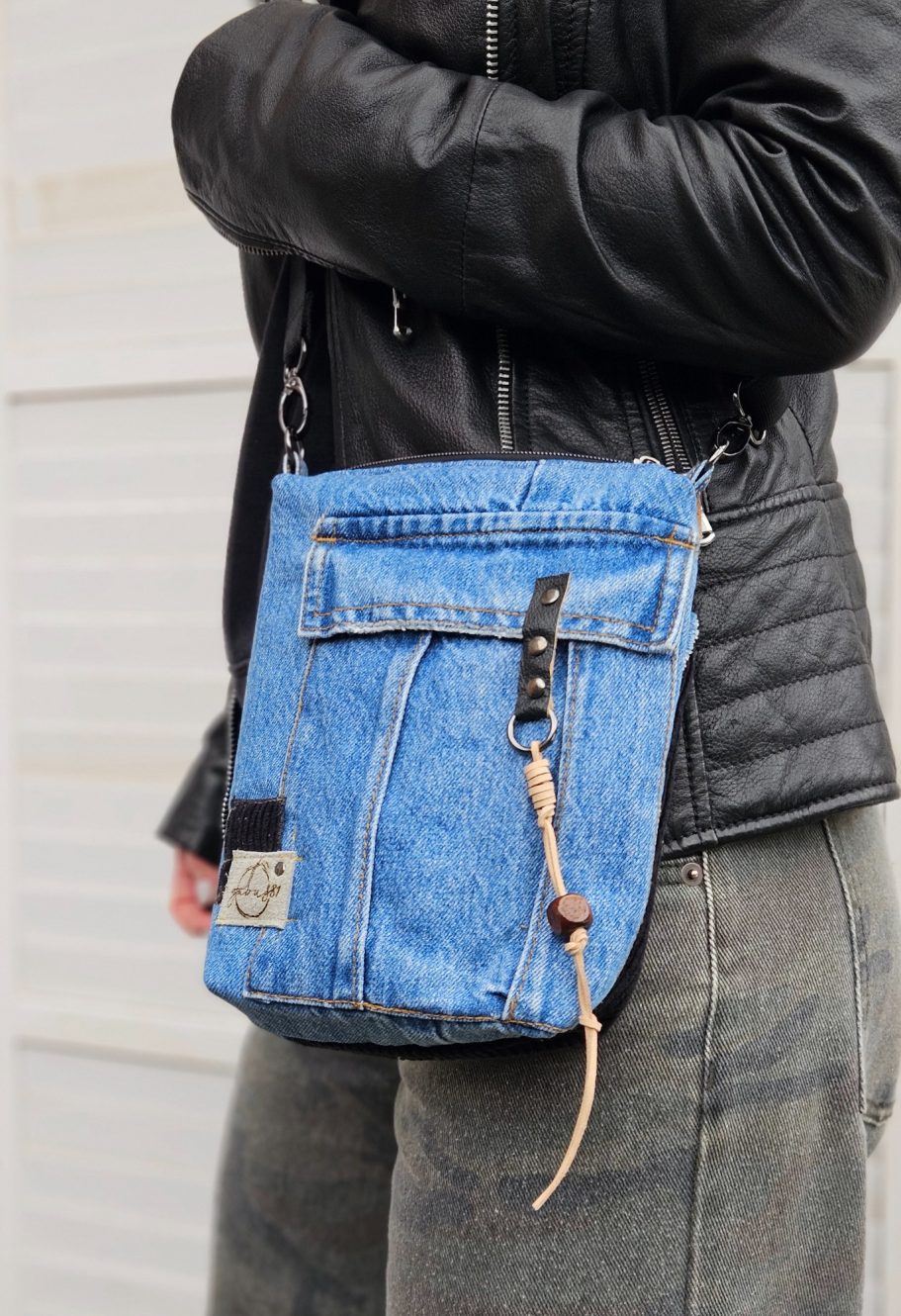 Blue Denim Crossbody Bag Blue denim crossbody bag with front zip pocket, leather details and quiet rock style.